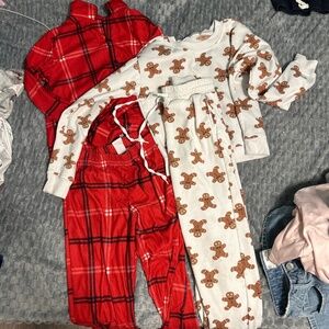 2 pairs of pajama sets